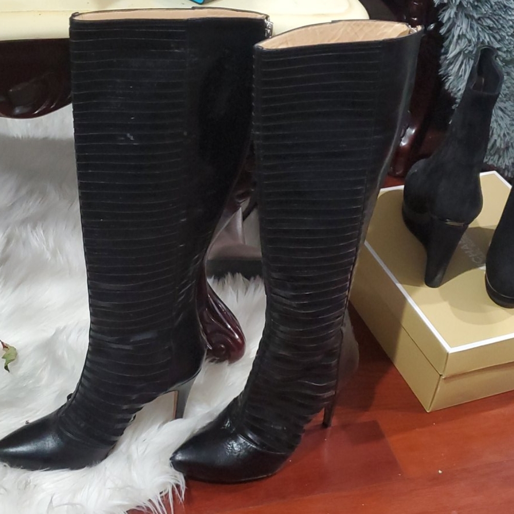 Shoes - Picture 2 of 4